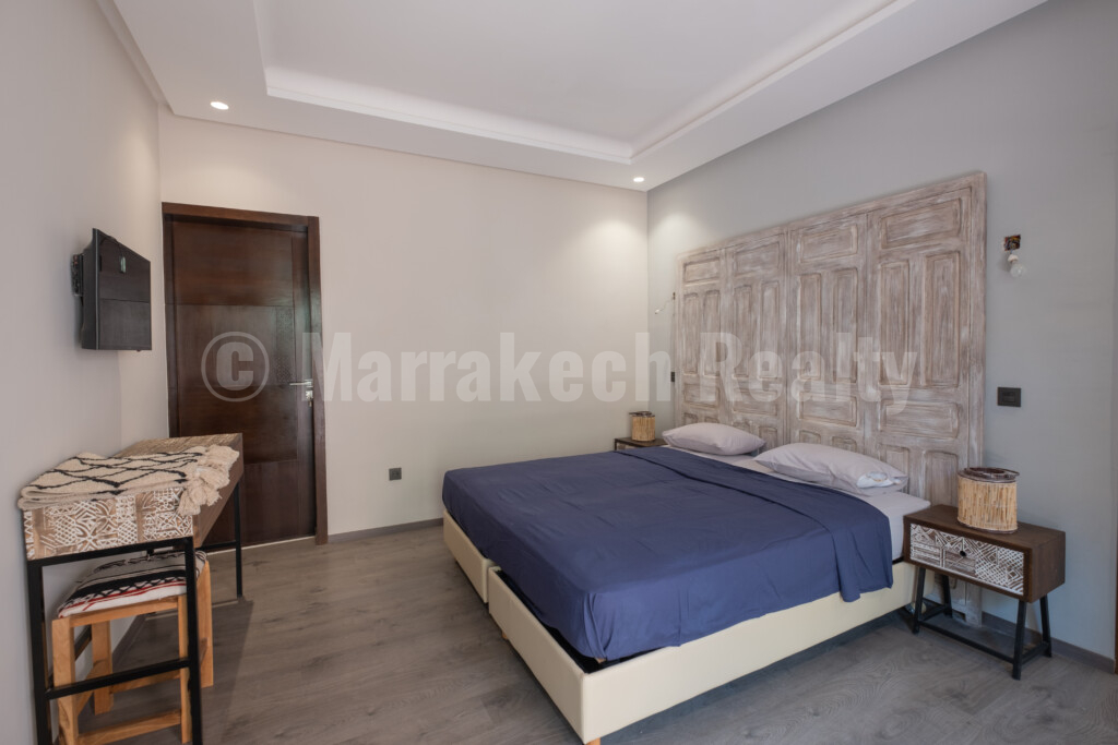 Superb contemporary 8 bedroom property close to Marrakech