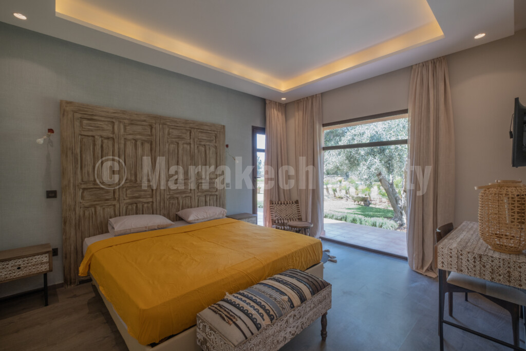 Superb contemporary 8 bedroom property close to Marrakech