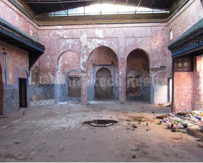 Vaste Riad à rénover avec accès voiture direct