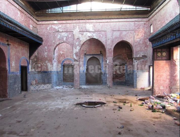 Vaste Riad à rénover avec accès voiture direct