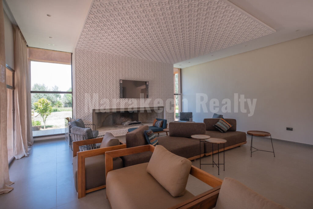 Superb contemporary 8 bedroom property close to Marrakech
