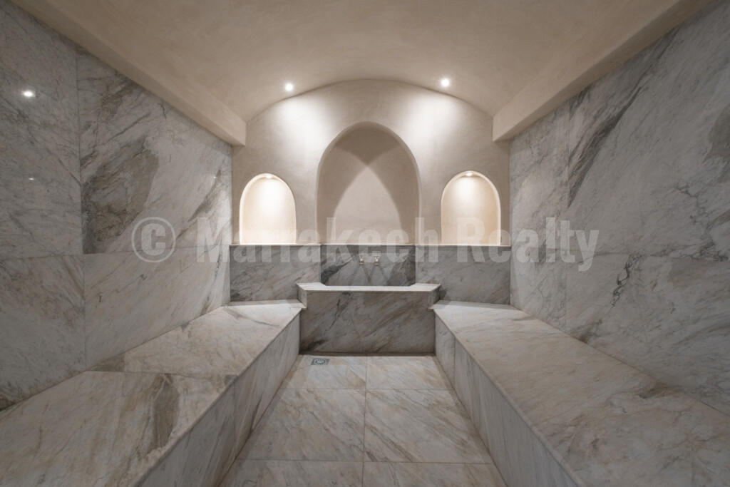 Superb contemporary 8 bedroom property close to Marrakech