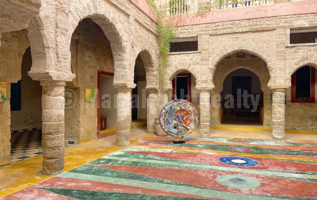 Substantial historic Riad in the Medina : great potential !