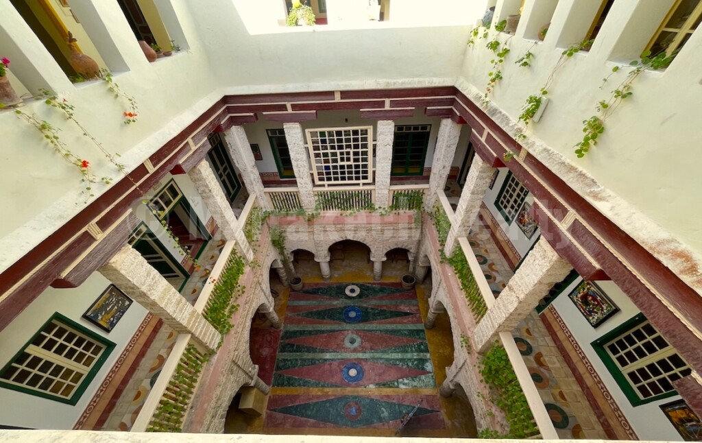 Substantial historic Riad in the Medina : great potential !