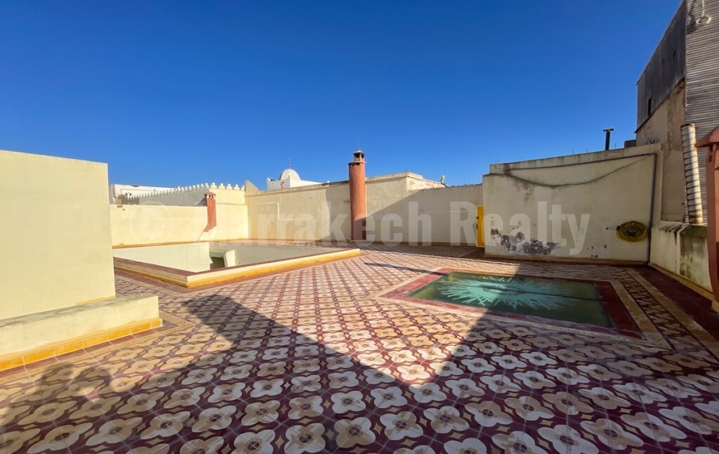 Substantial historic Riad in the Medina : great potential !