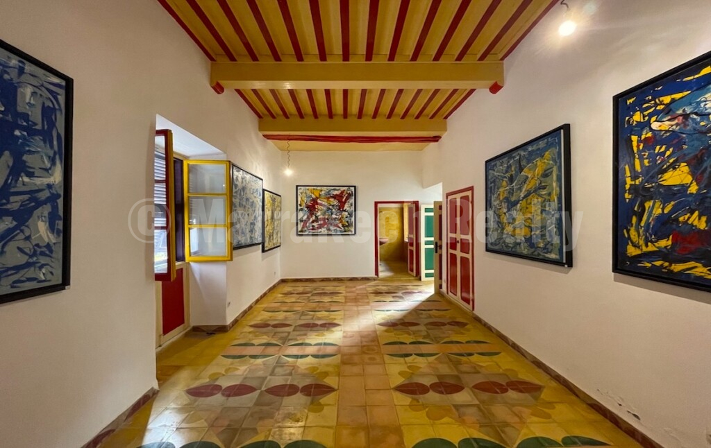 Substantial historic Riad in the Medina : great potential !
