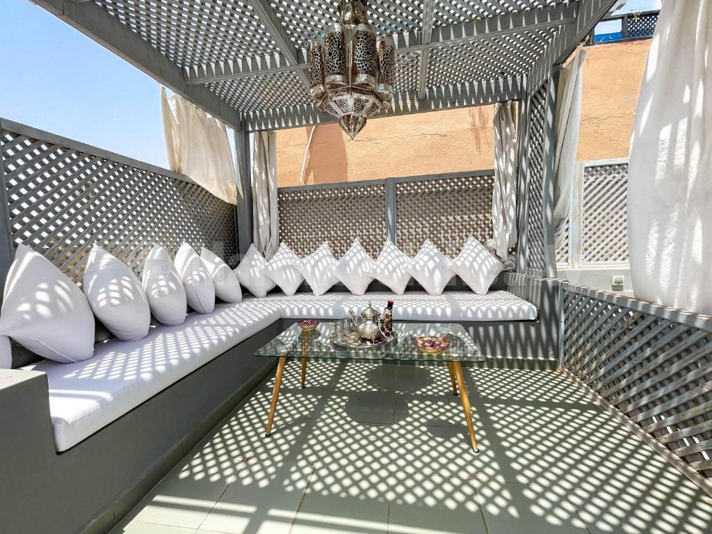 Handsome renovated 4 bedroom Riad with rooftop pool