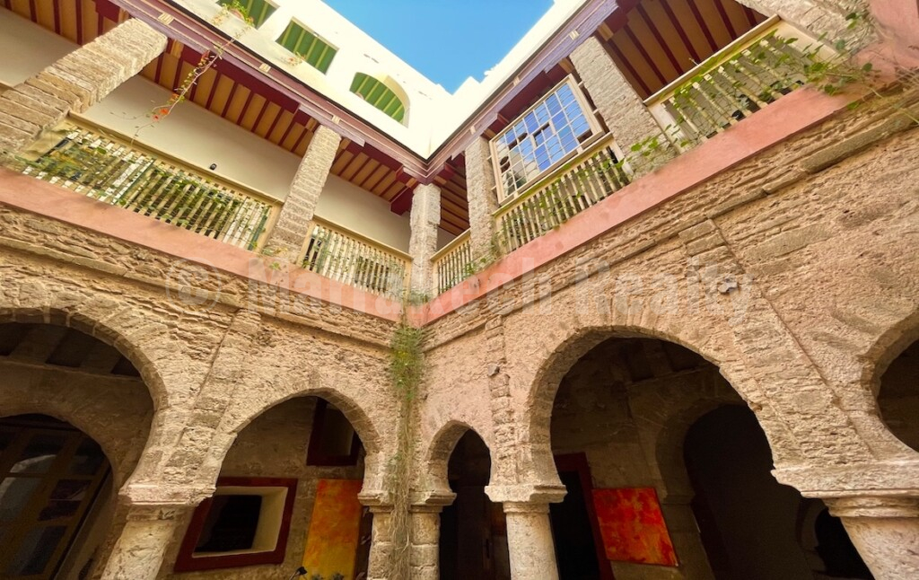 Vaste Riad historique en Medina : superbe potentiel !