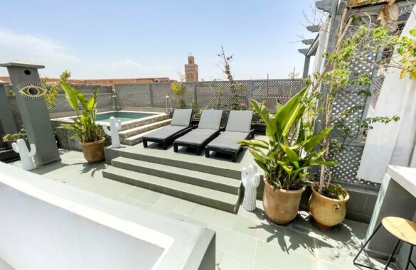 Beau Riad rénové de 4 chambres avec bassin en terrasse