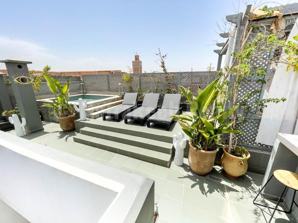 Beau Riad rénové de 4 chambres avec bassin en terrasse