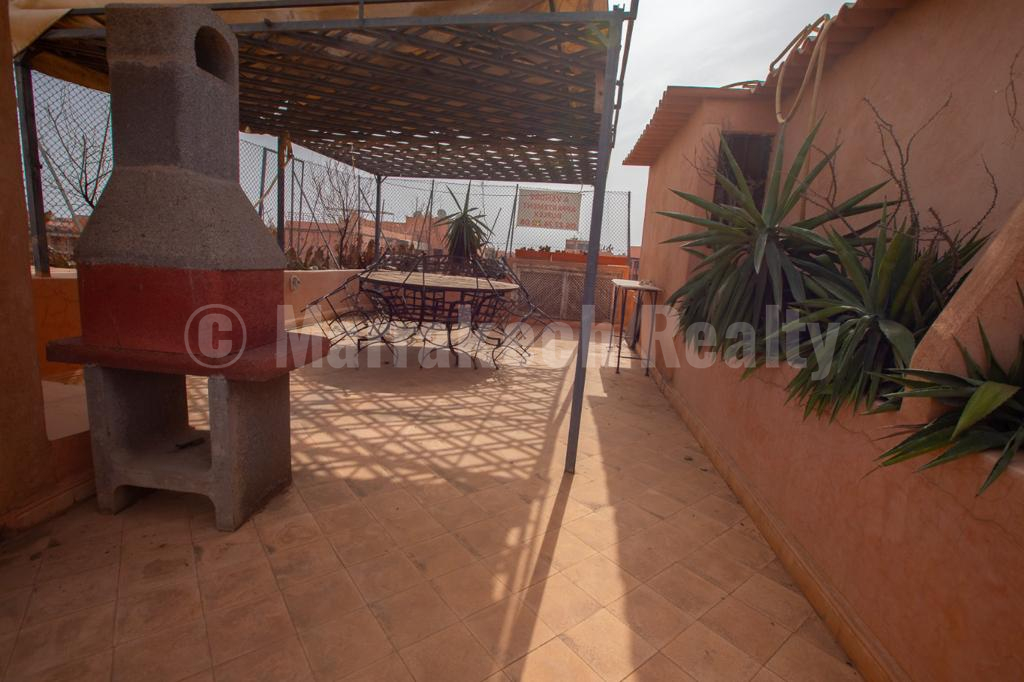 Vaste duplex avec terrasse au coeur de Marrakech: superbe potentiel!