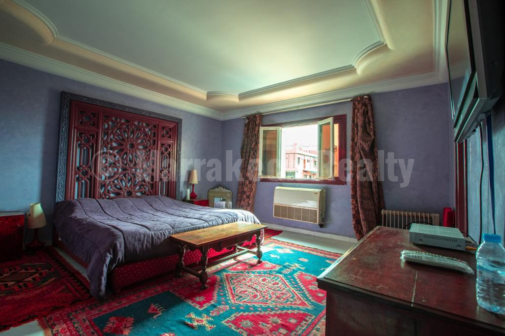 Vaste duplex avec terrasse au coeur de Marrakech: superbe potentiel!