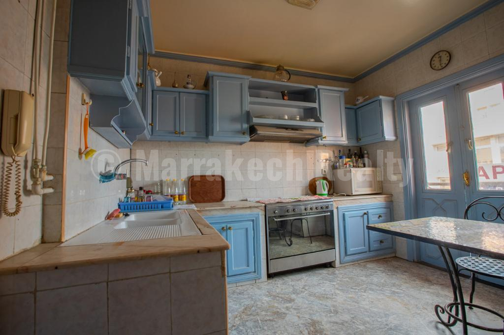 Vaste duplex avec terrasse au coeur de Marrakech: superbe potentiel!