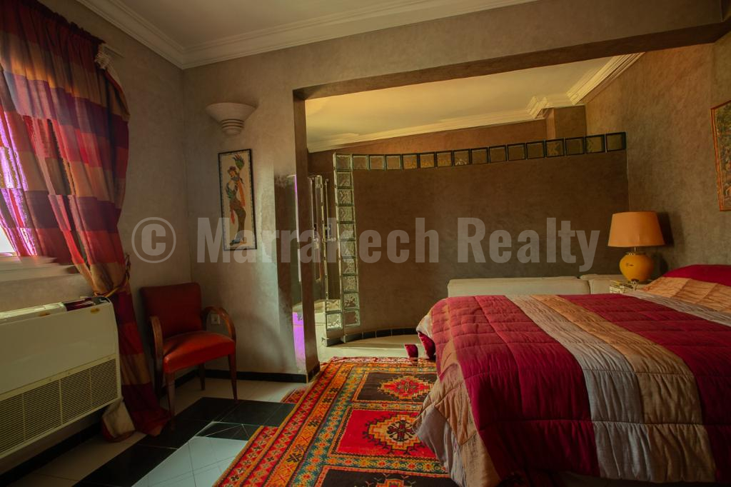 Vaste duplex avec terrasse au coeur de Marrakech: superbe potentiel!