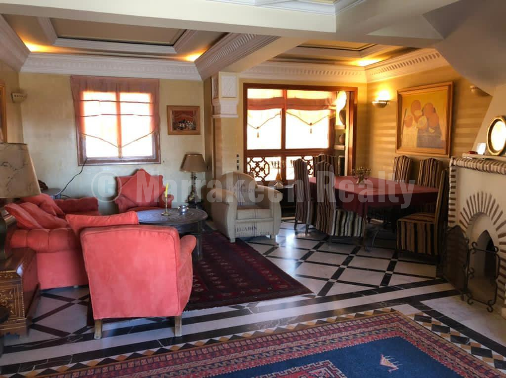 Vaste duplex avec terrasse au coeur de Marrakech: superbe potentiel!