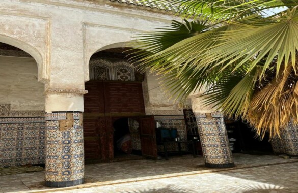 Vaste Riad titré à rénover avec emplacement exceptionnel