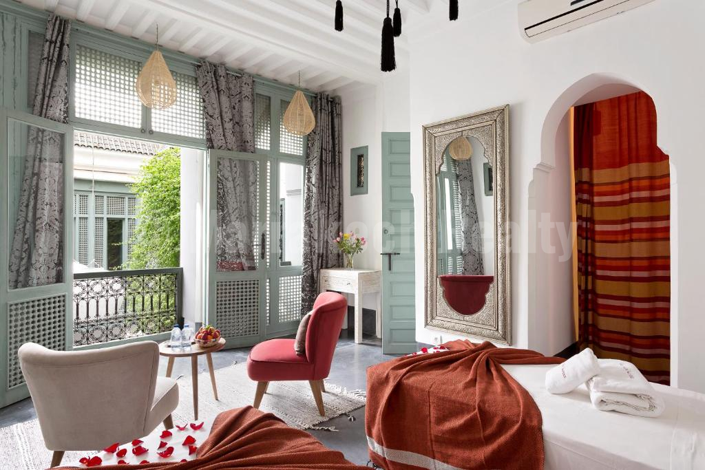Ravissant Riad de 5 chambres avec bassin chauffé en terrasse