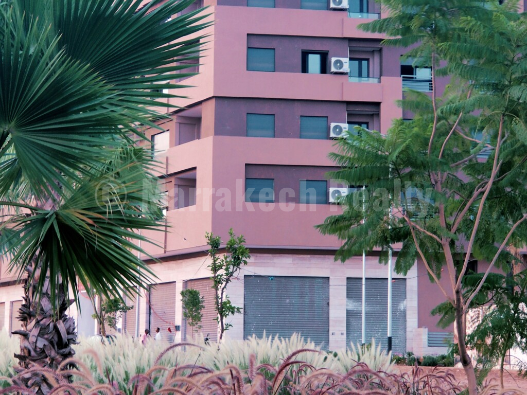 New commercial space for rent, exceptional location in the heart of a vibrant neighborhood
