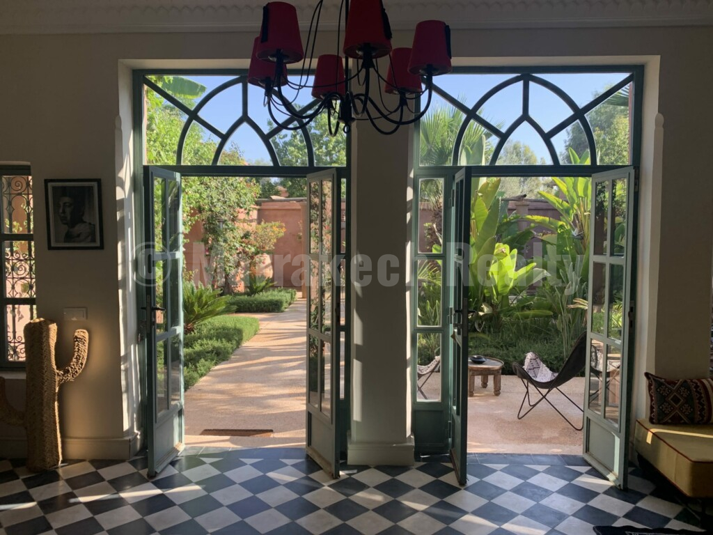 Delightful 5 bedroom villa in a private domain