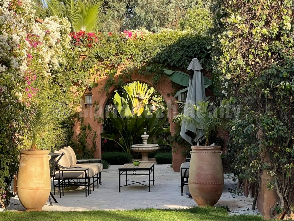 Delightful 5 bedroom villa in a private domain