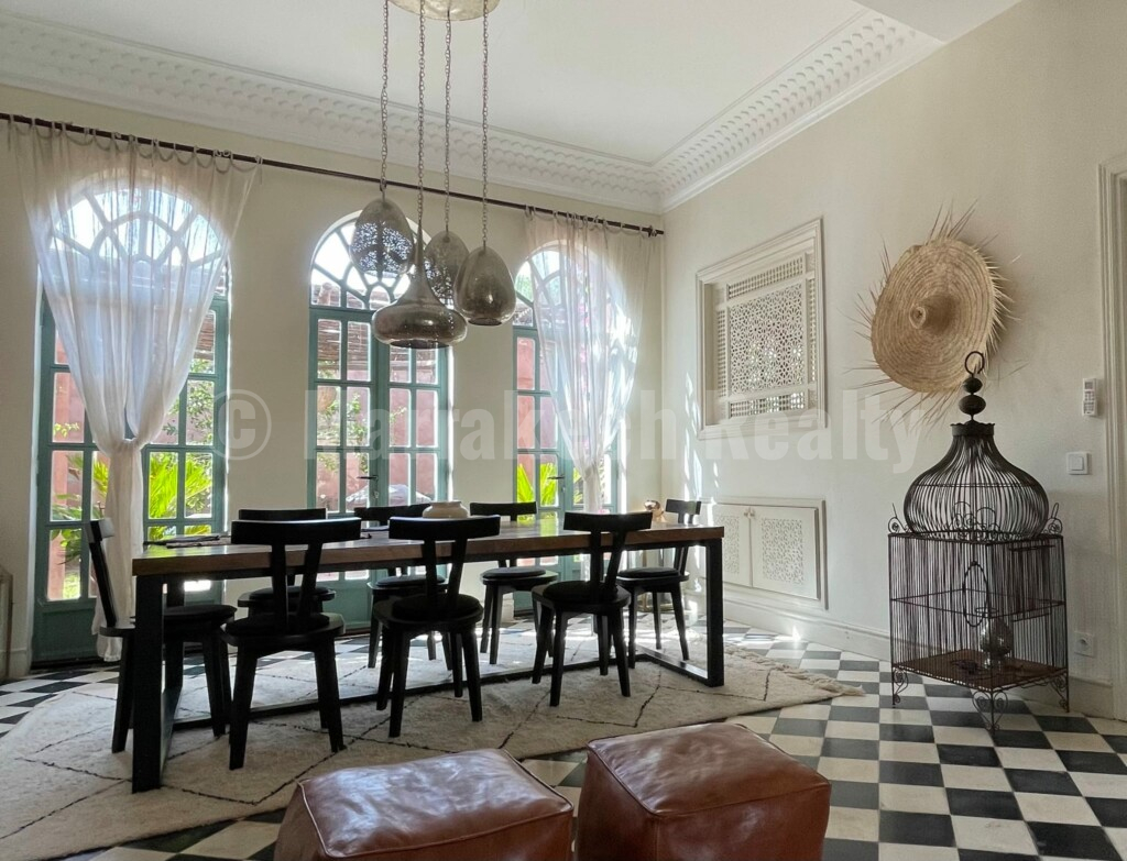 Delightful 5 bedroom villa in a private domain