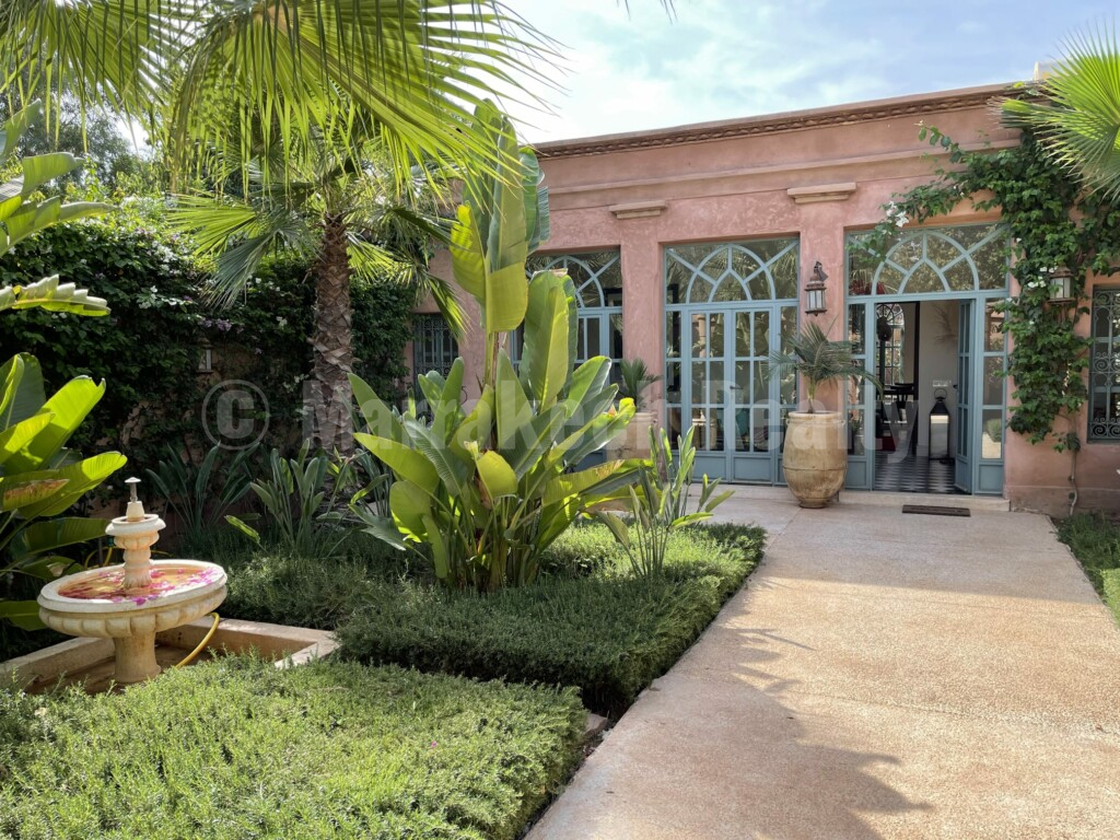 Delightful 5 bedroom villa in a private domain