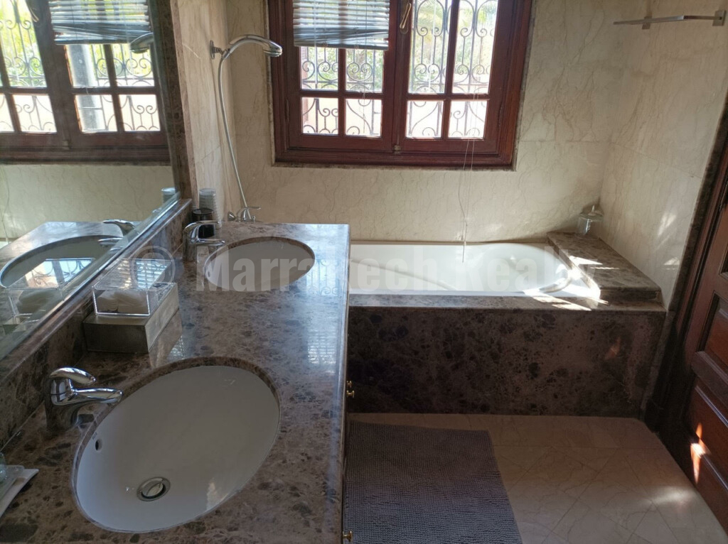 Long term villa rental: furnished w 3 suites Bear downtown