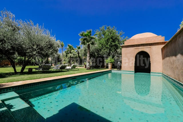 Delightful 5 bedroom villa in a private domain