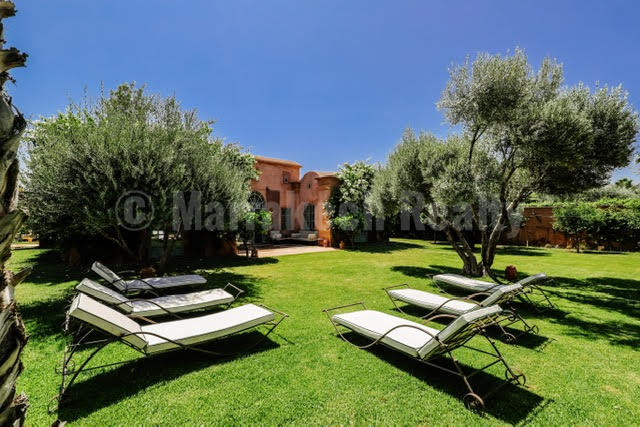 Delightful 5 bedroom villa in a private domain