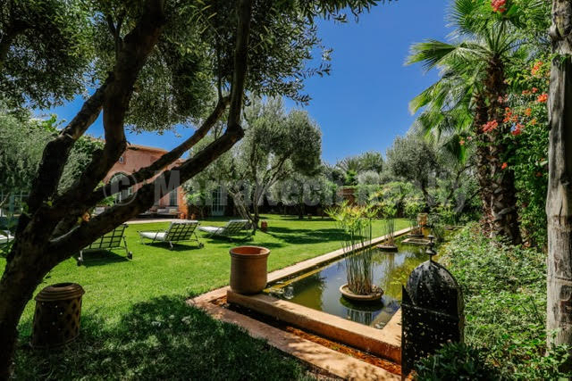 Delightful 5 bedroom villa in a private domain