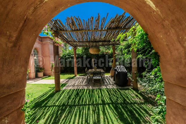 Delightful 5 bedroom villa in a private domain