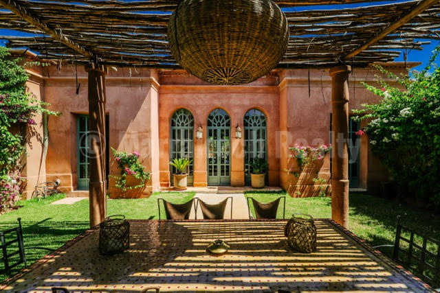 Delightful 5 bedroom villa in a private domain