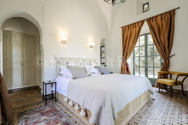 Delightful 5 bedroom villa in a private domain