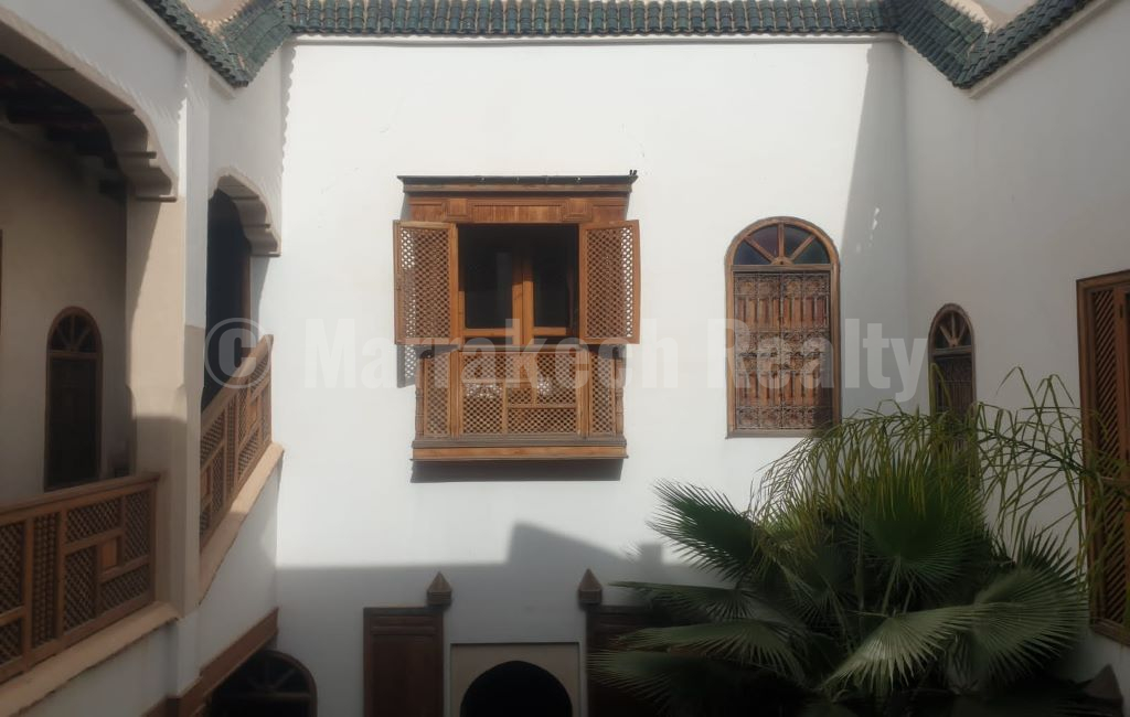 Beau Riad de 5 chambres à rafraîchir: belle opportunité!