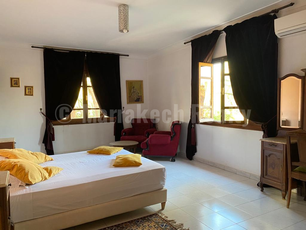 Rare et imposante maison de ville à Marrakech