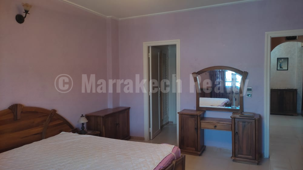 Bel appartement de 2 chambres avec superbe emplacement