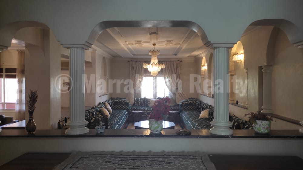 Bel appartement de 2 chambres avec superbe emplacement