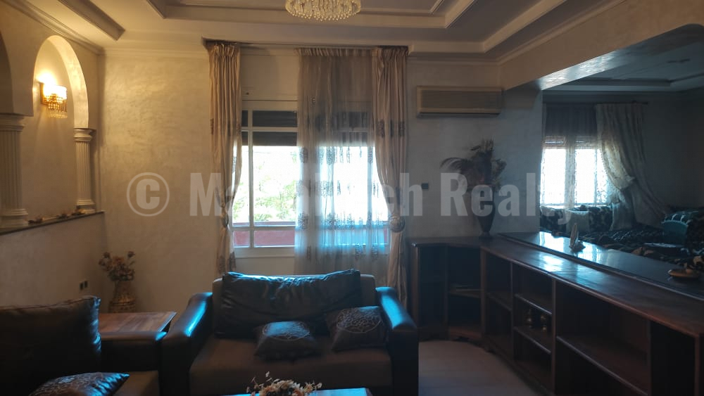 Bel appartement de 2 chambres avec superbe emplacement