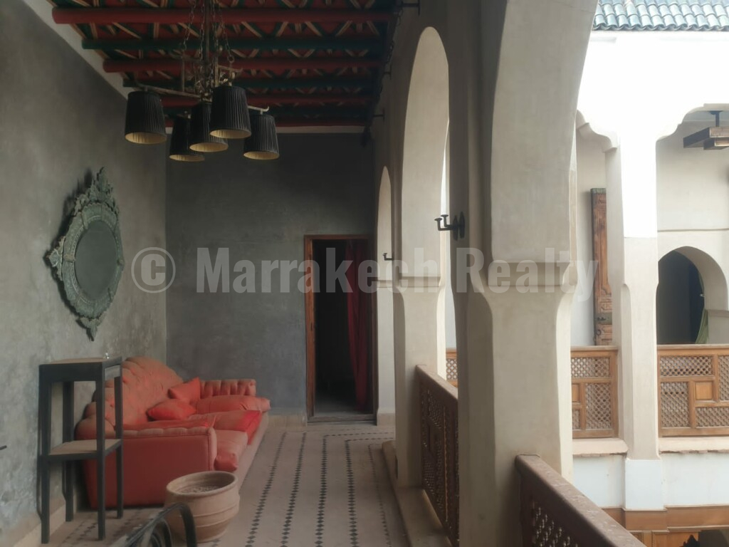 Beau Riad de 5 chambres à rafraîchir: belle opportunité!