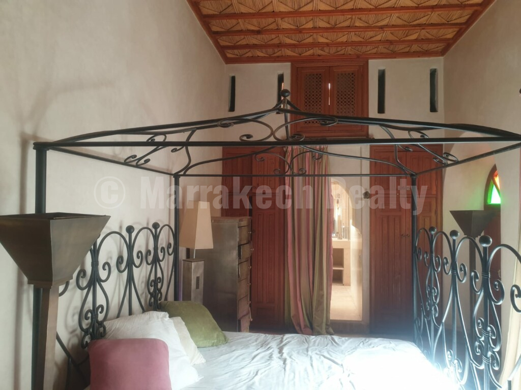 Beau Riad de 5 chambres à rafraîchir: belle opportunité!