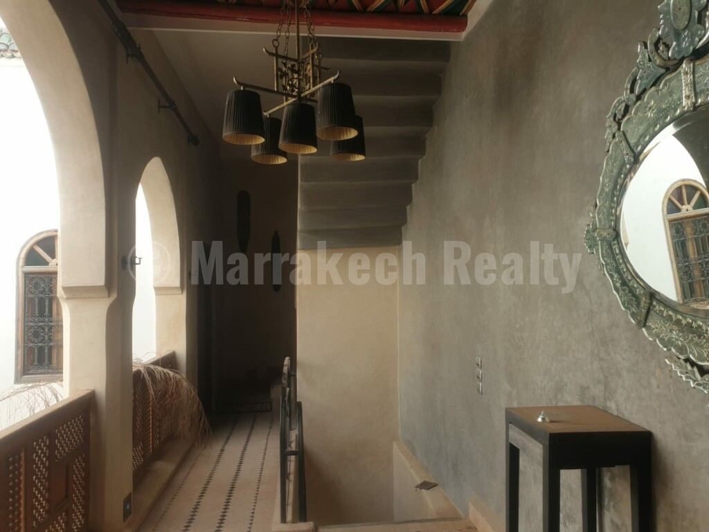Beau Riad de 5 chambres à rafraîchir: belle opportunité!