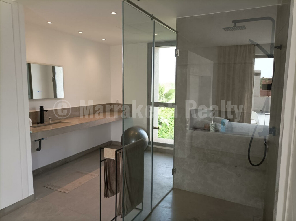 Stylish 4 bedroom villa in a gated domain