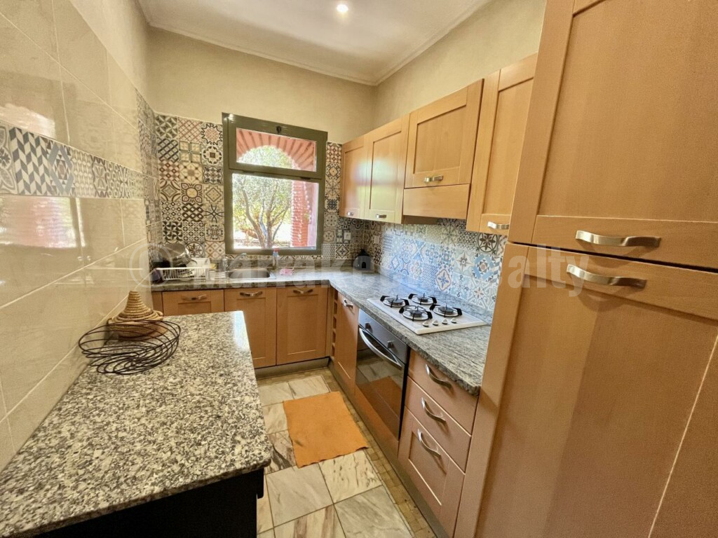 Long-term apartment rental, ground floor palm grove