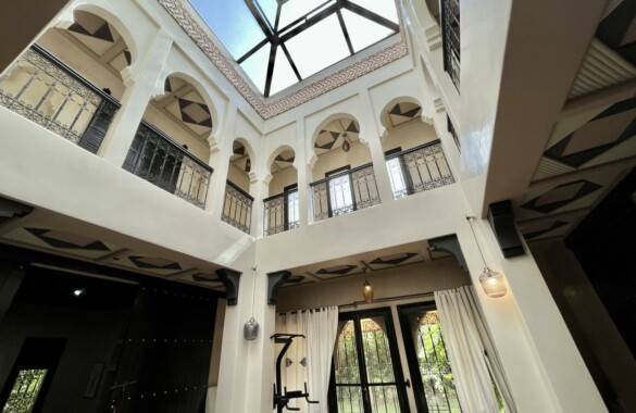 Villa riad, à louer en longue duree à Marrakech, route de Fes dans résidence
