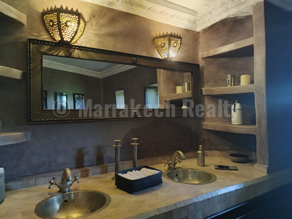 Standout 7 bedroom villa on 1 hectare close to Marrakech