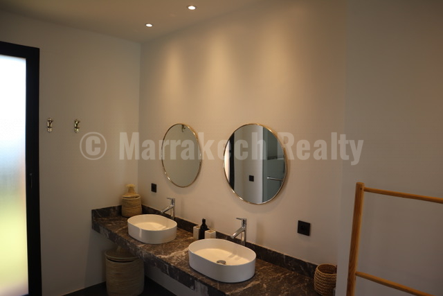 Standout 4 bedroom villa in a gated community