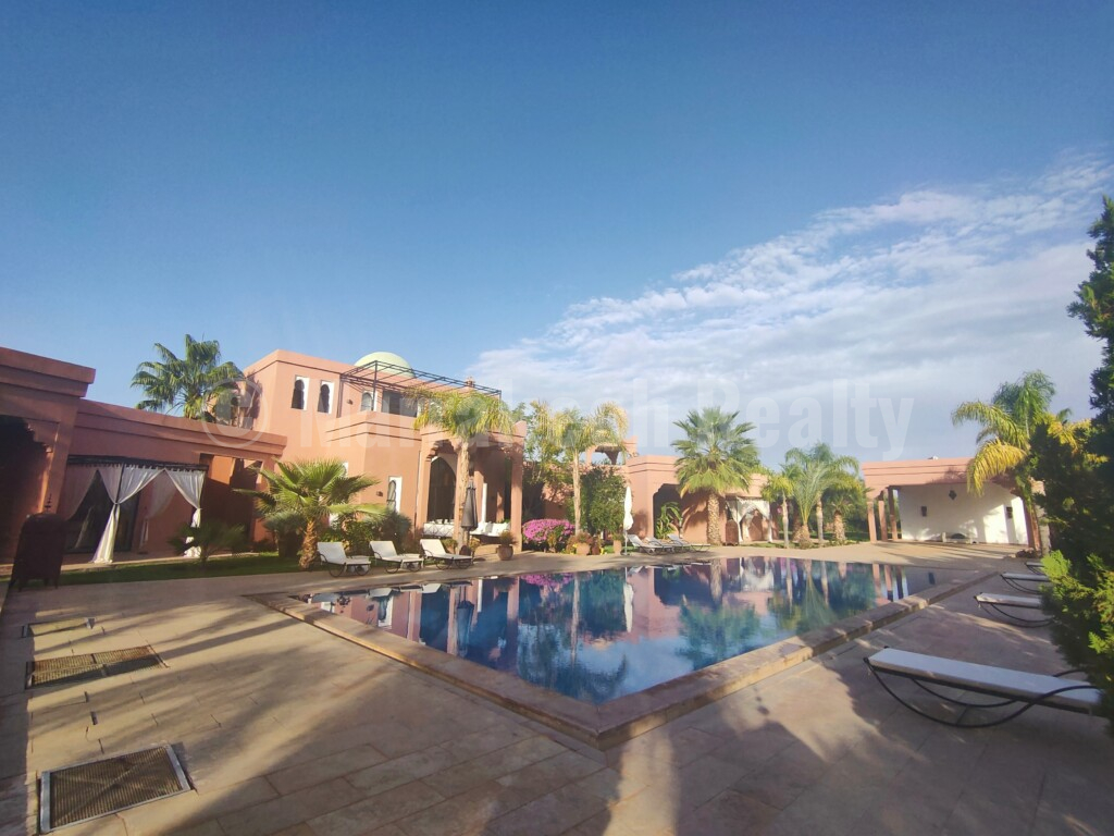 Standout 7 bedroom villa on 1 hectare close to Marrakech