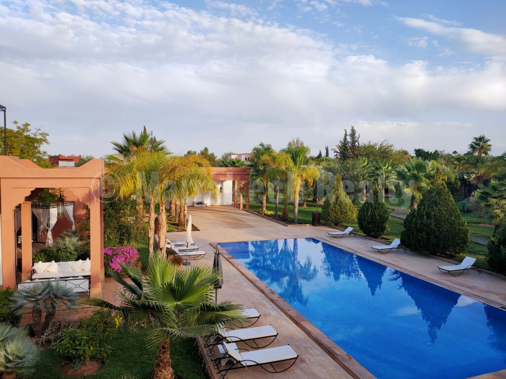 Standout 7 bedroom villa on 1 hectare close to Marrakech
