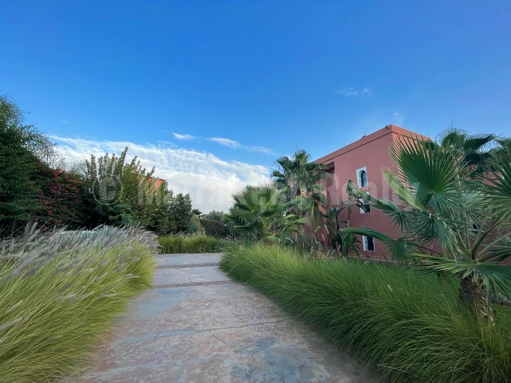 Standout 7 bedroom villa on 1 hectare close to Marrakech