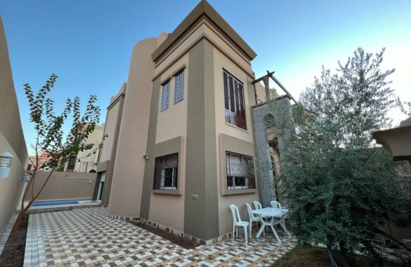 Maison de ville de 4 chambres: à saisir!